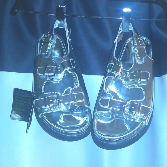 Metallic silver sandal - Picture 1 of 4